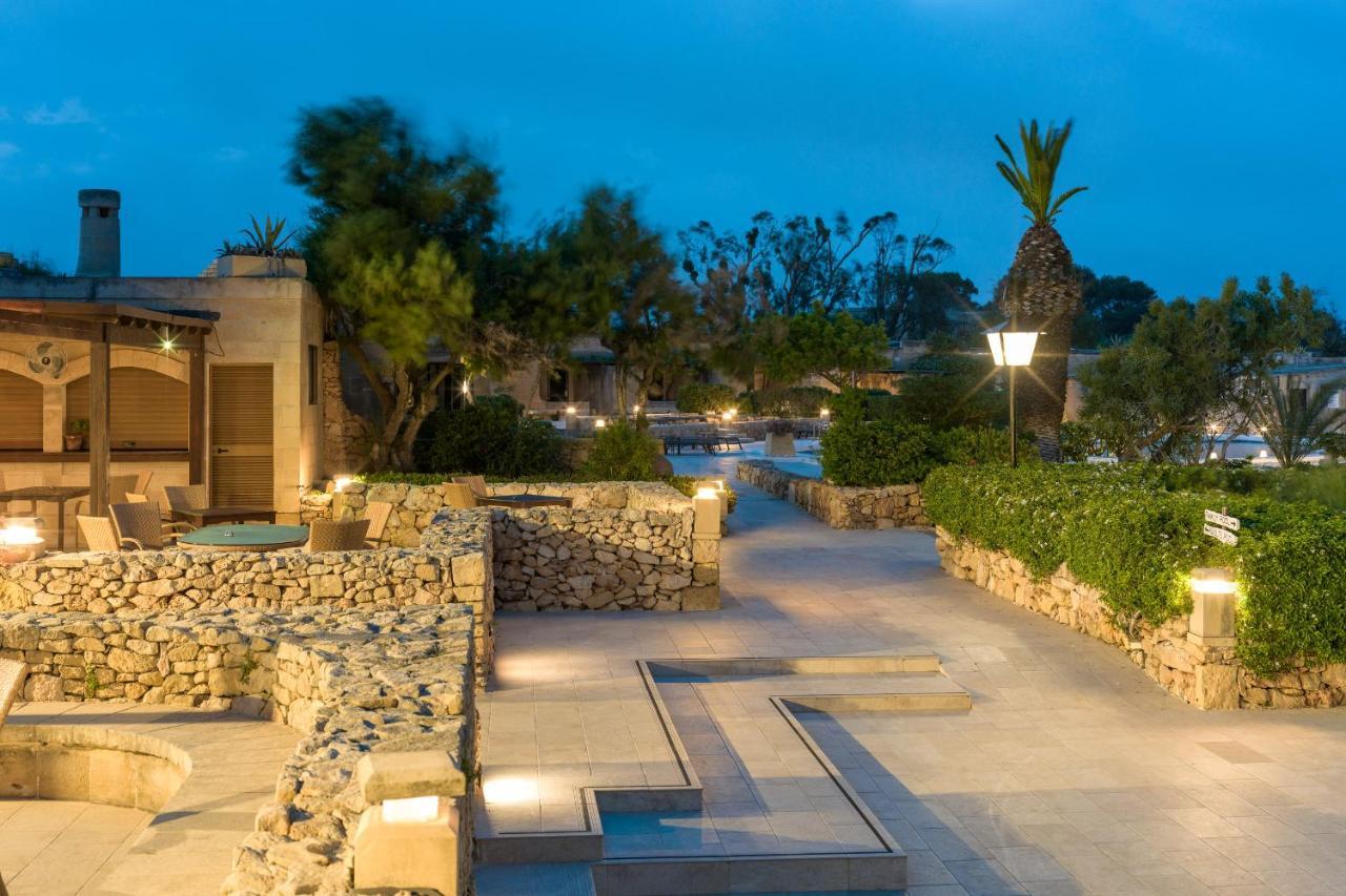 Hotel Ta' Cenc & Spa Sannat Exterior photo The resort at night